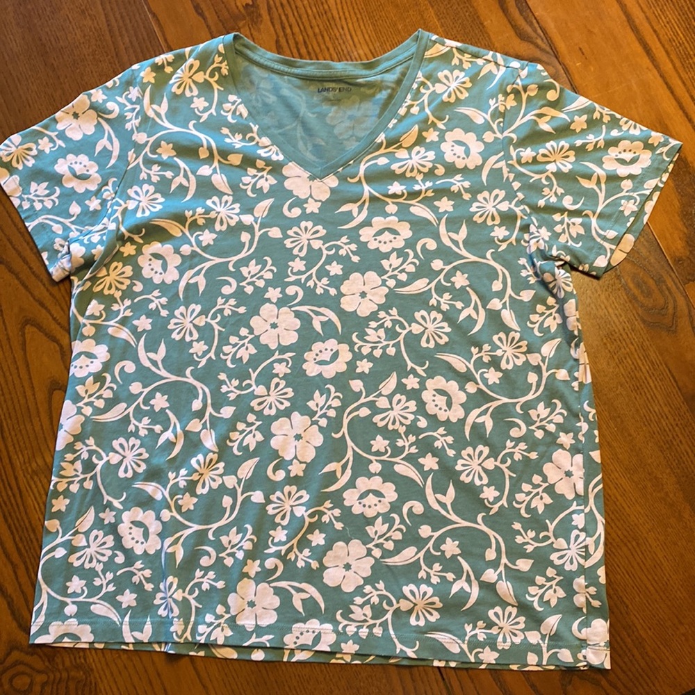 V-Neck T, like new